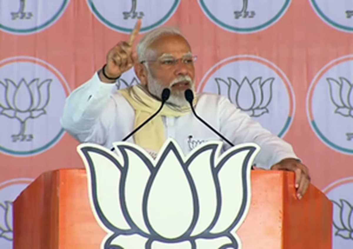 अगर आप सच्चे यदुवंशी हैं तो विरोधियों का साथ कैसे दे सकते हैं : पीएम मोदी अगर आप सच्चे यदुवंशी हैं तो विरोधियों का साथ कैसे दे सकते हैं : पीएम मोदी